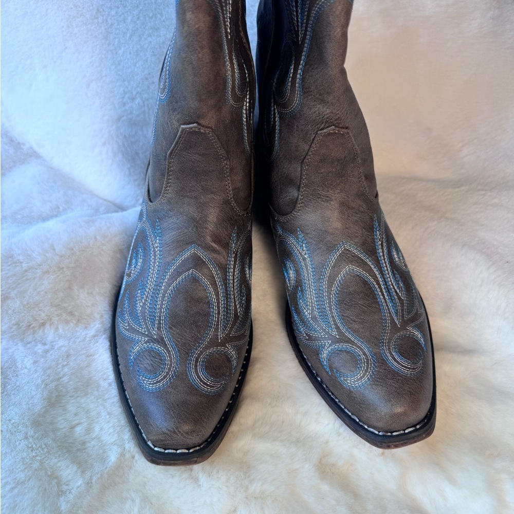 Roper Women’s Brown Western Cowboy Boots with Blue Embroidery Detail  Size 10 - Picture 3 of 5
